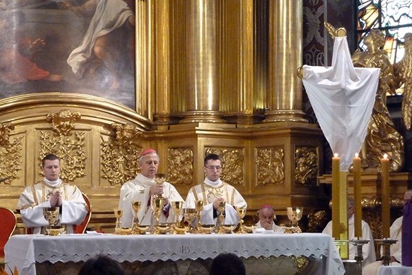 Wielki Czwartek – Dzień ustanowienia Eucharystii i Kapłaństwa 2015